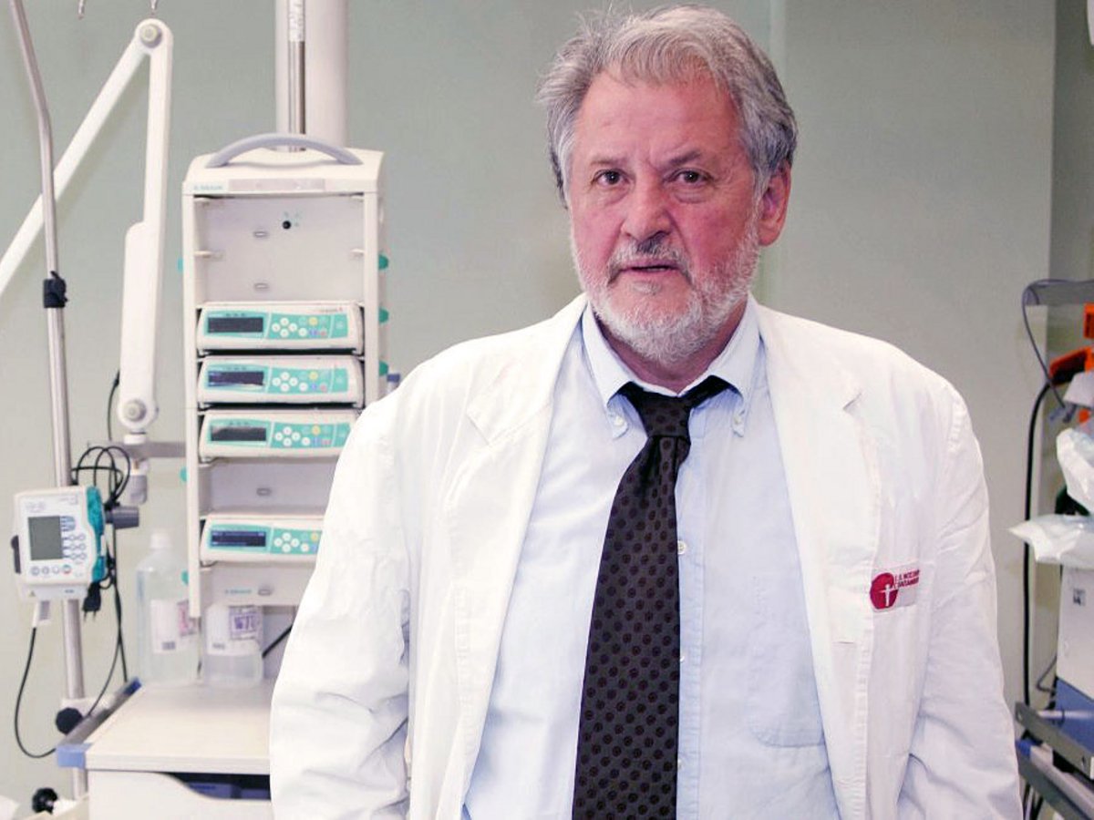 Νίκος Καπραβέλος: «Η παραλλαγή Όμικρον παρακάμπτει την ανοσία από τα εμβόλια»