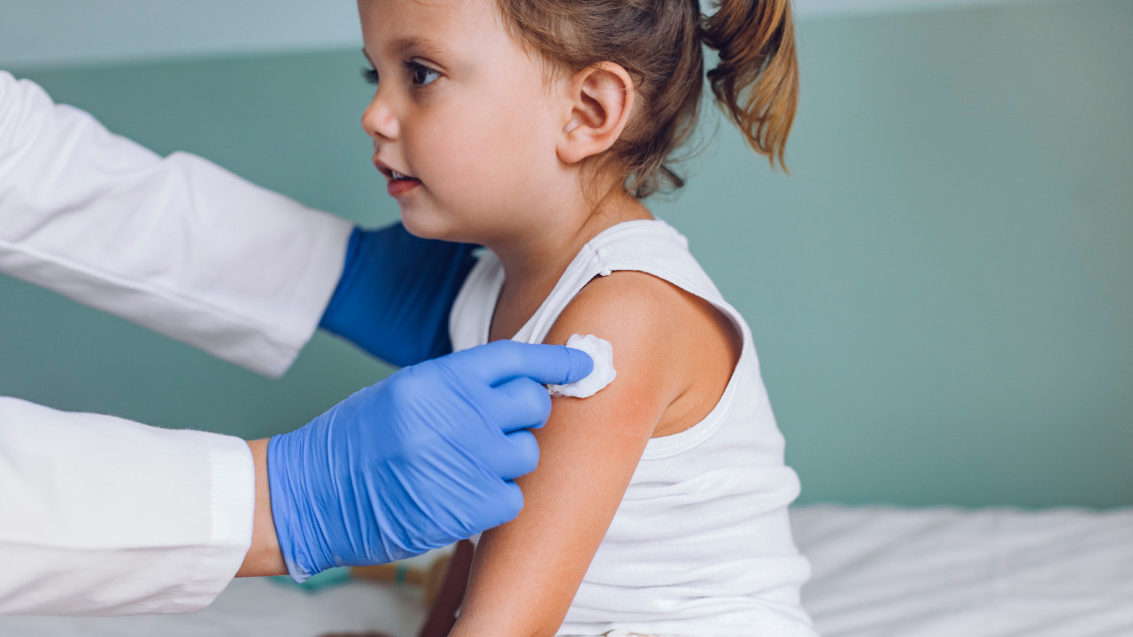 Παιδοχειρουργός για εμβολιασμένα παιδιά: «Αυξημένα περιστατικά σκωληκοειδίτιδας & αλλαγές στους μυϊκούς ιστούς»!
