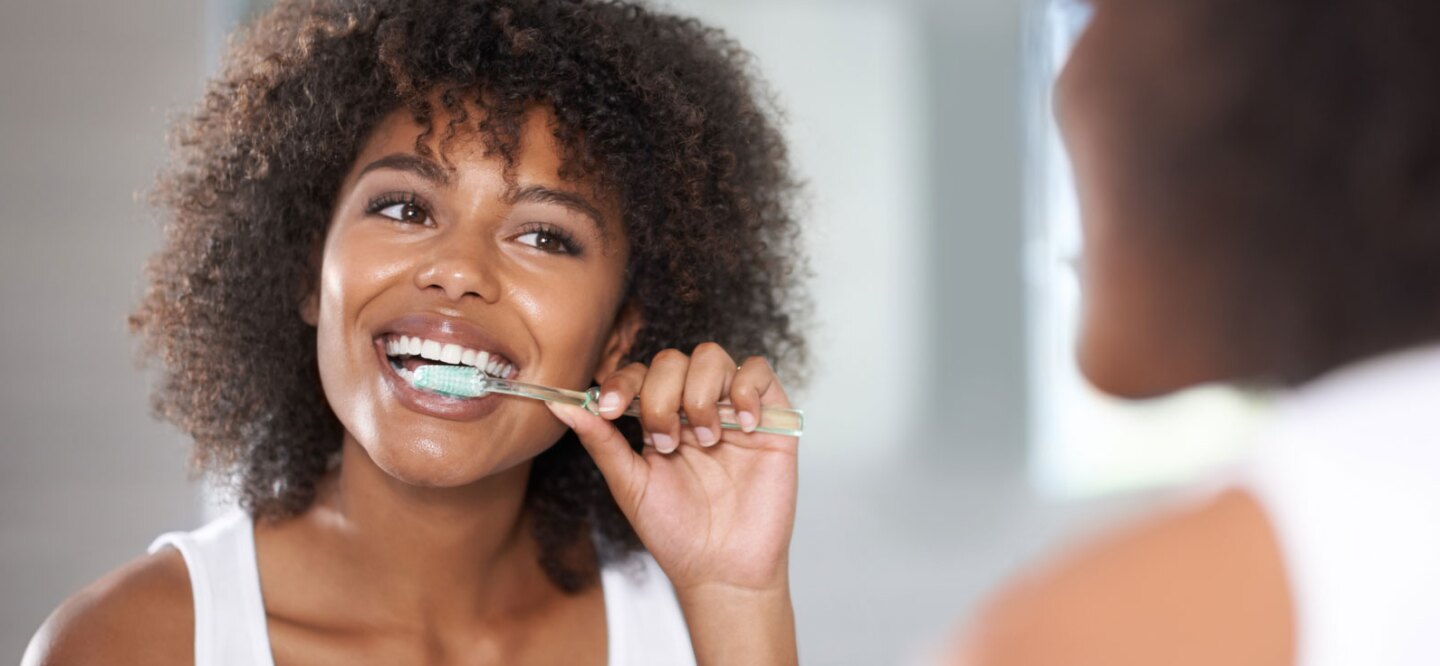 Δείτε μετά από ποιες τροφές δεν πρέπει να βουρτσίζετε τα δόντια σας