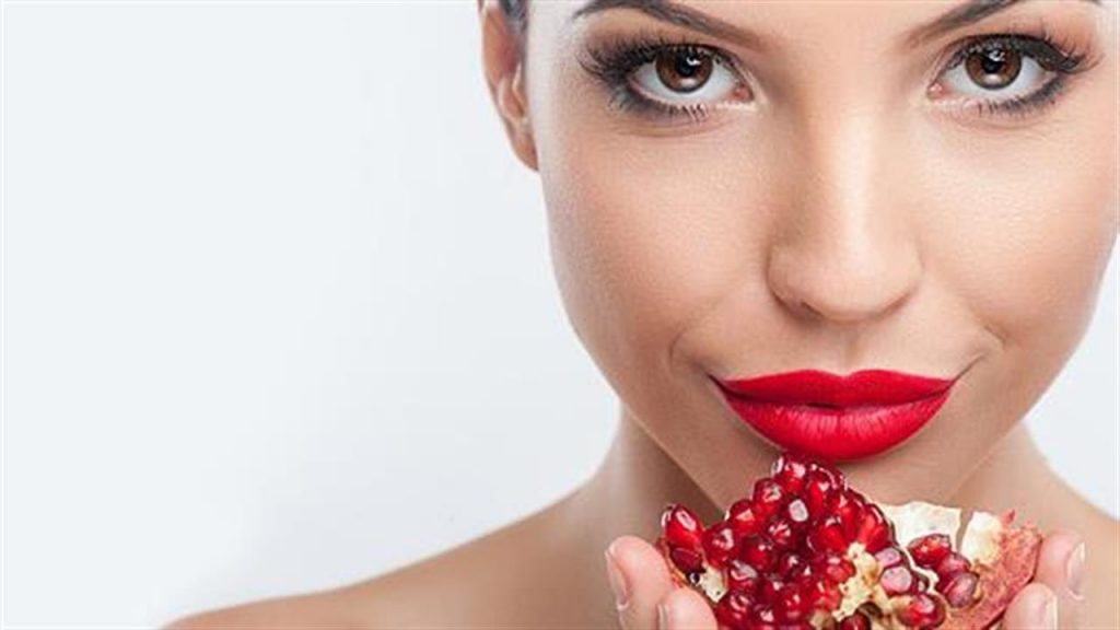 Ρόδι: Τα «θαυματουργά» οφέλη του για όμορφο δέρμα και λαμπερά μαλλιά