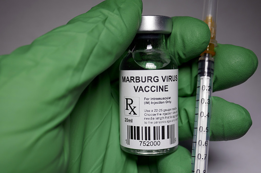 Ιός Marburg: Φόβοι για επιδημία του θανατηφόρου ιού που προκαλεί αιμορραγία από τα μάτια