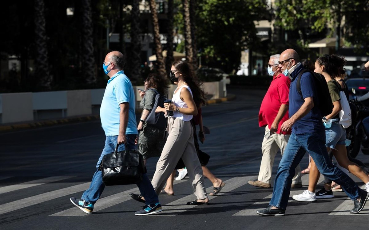 Πρόεδρος ΕΟΔΥ: «Είμαστε από τα λίγα κράτη της ΕΕ που διατηρούν τη μάσκα στα ΜΜΜ»