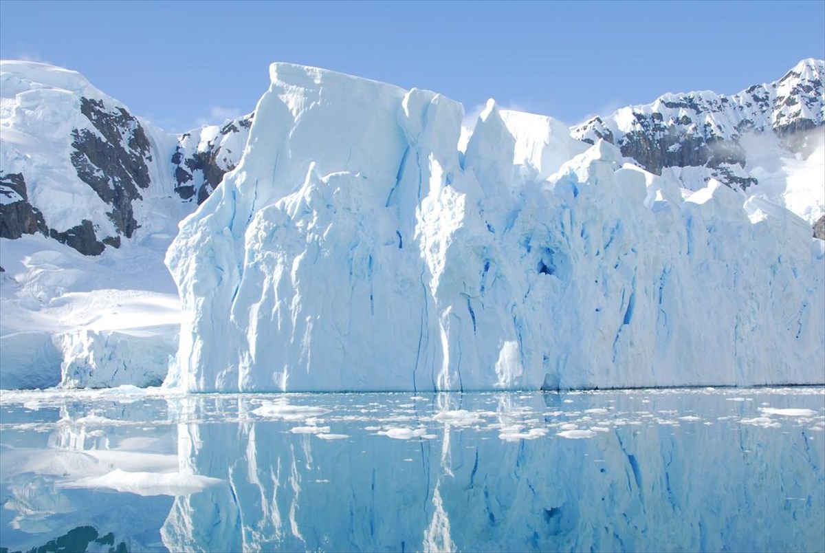 Νέα κινεζική έρευνα προειδοποιεί: Άγνωστα μικρόβια παγιδευμένα σε παγετώνες μπορεί να φέρουν νέες πανδημίες