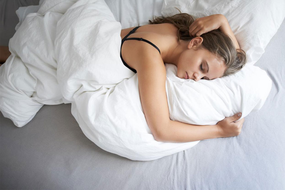 Πέντε πράγματα που μπορείτε να κάνετε για να σας παίρνει πιο εύκολα ο ύπνος