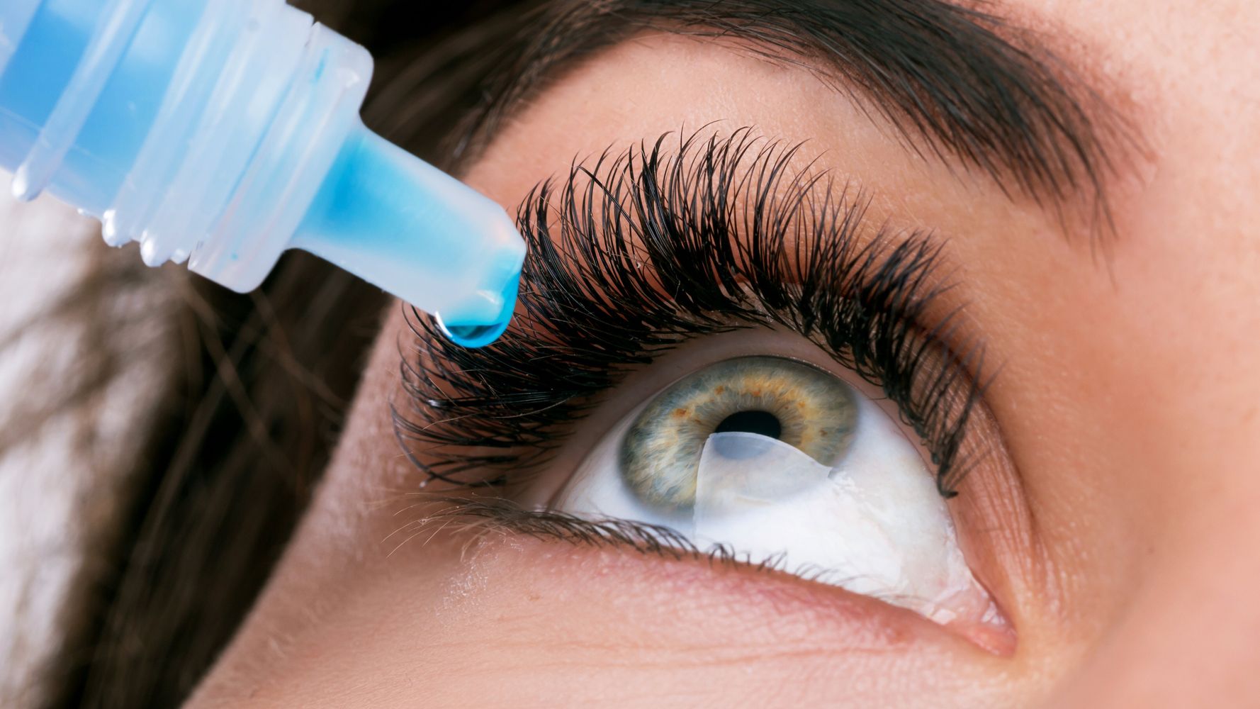 CDC: Τέσσερις θάνατοι από μολυσμένες σταγόνες για τα μάτια – Τα συμπτώματα που «δείχνουν» λοίμωξη