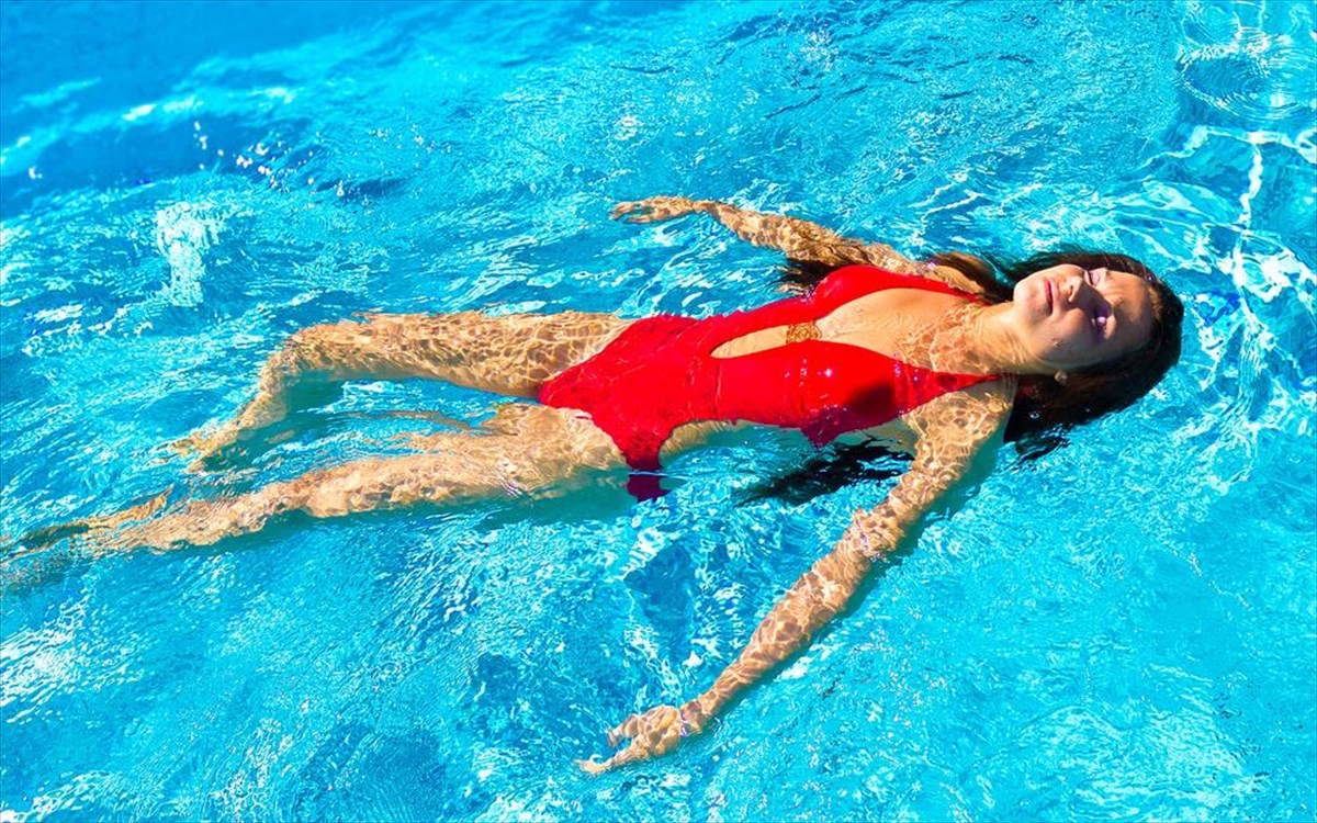 Δείτε πώς θα «χάσετε» βάρος… κολυμπώντας – Πόσες θερμίδες «καίτε»