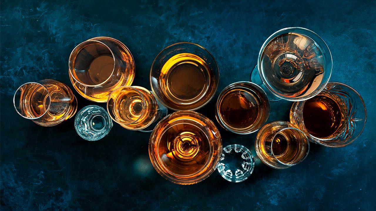 Ο τρόπος που καταναλώνετε το αλκοόλ μπορεί να βλάψει το συκώτι