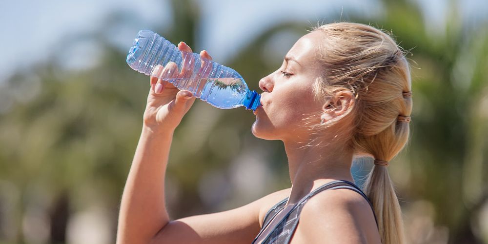 Η υπερβολική κατανάλωση νερού μπορεί να προκαλέσει πονοκέφαλο;
