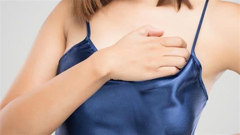 Αυτές είναι όλες οι πιθανές αιτίες για τη φαγούρα στο στήθος