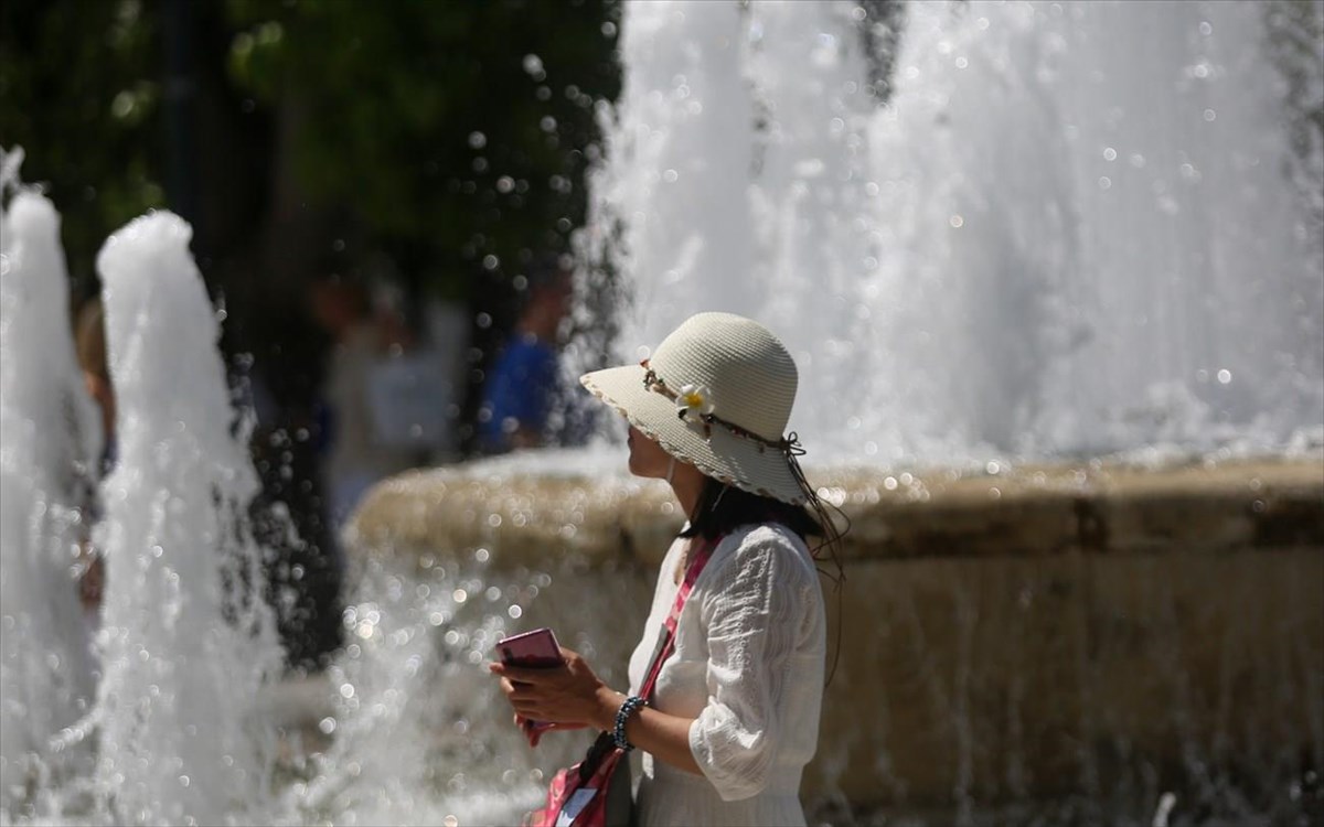 Με αυτόν το τρόπο επηρεάζει ο καύσωνας το ανθρώπινο σώμα – Τι μπορεί να συμβεί