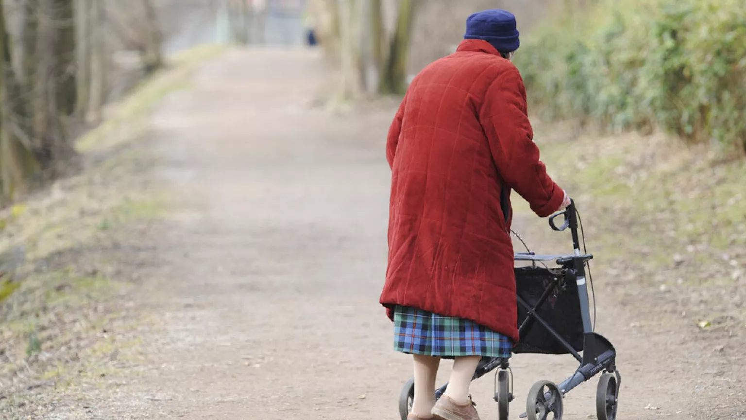 Νέα μελέτη αποκαλύπτει σε ποια ηλικία ένα άτομο θεωρείται ηλικιωμένο