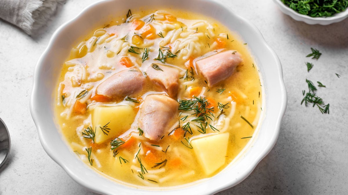 Δείτε πώς μπορεί η κοτόσουπα να επηρεάσει την ανάρρωση από γρίπη και κρυολόγημα