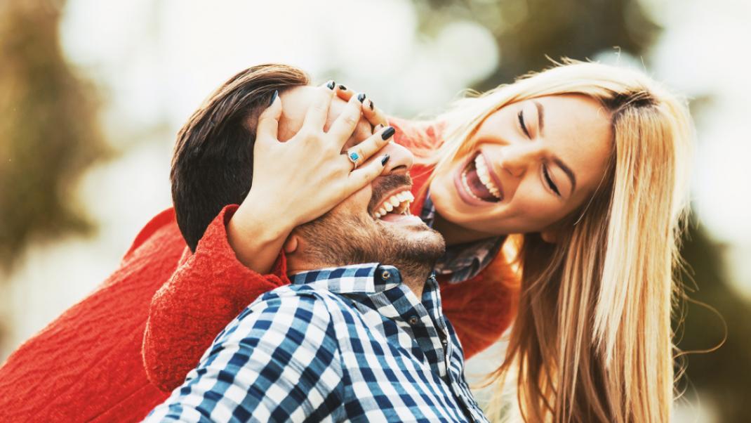 Νέα έρευνα αποκαλύπτει: Μπορούν τελικά άντρες και γυναίκες να είναι μόνο φίλοι;