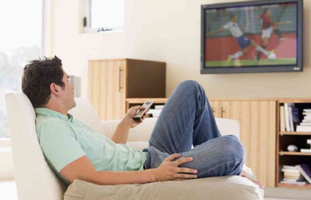 Οι πολλές ώρες μπροστά στην τηλεόραση αυξάνουν τον κίνδυνο μελλοντικής άνοιας – Τι έδειξε αμερικανική μελέτη