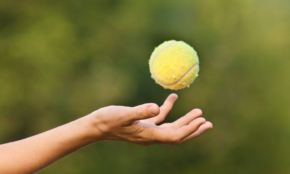 Το απλό τεστ με το μπαλάκι του τένις που μπορεί να προβλέψει πόσα χρόνια θα ζήσετε: Πώς θα το κάνετε