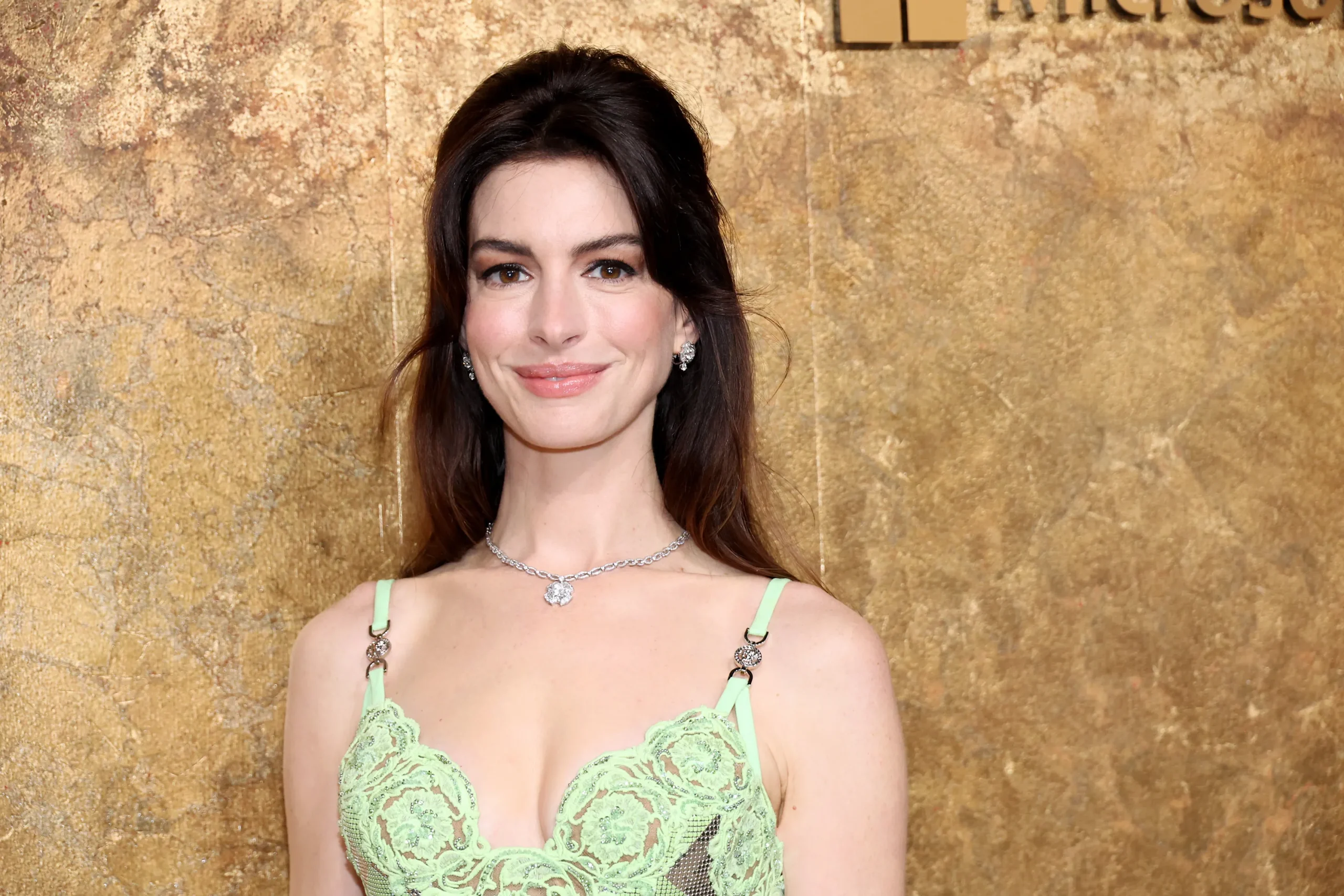 Anne Hathaway: Η personal trainer της ηθοποιού αποκαλύπτει το μυστικό πίσω από την καλλίγραμμη σιλουέτα της (vid)