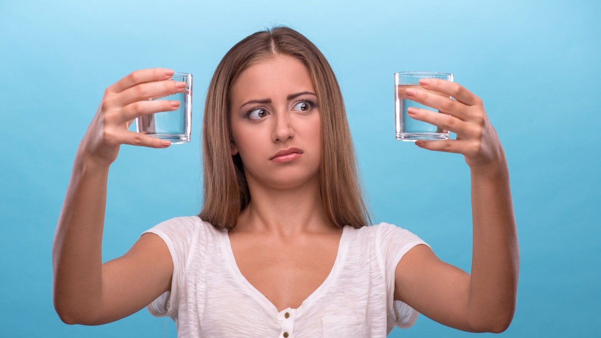 Πόσο νερό πρέπει να πίνεις πραγματικά την ημέρα; Δεν είναι 8 ποτήρια…