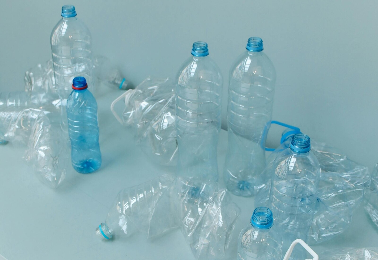 Επιστήμονες μετατρέπουν πλαστικά μπουκάλια σε φάρμακο για τη νόσο του Πάρκινσον!