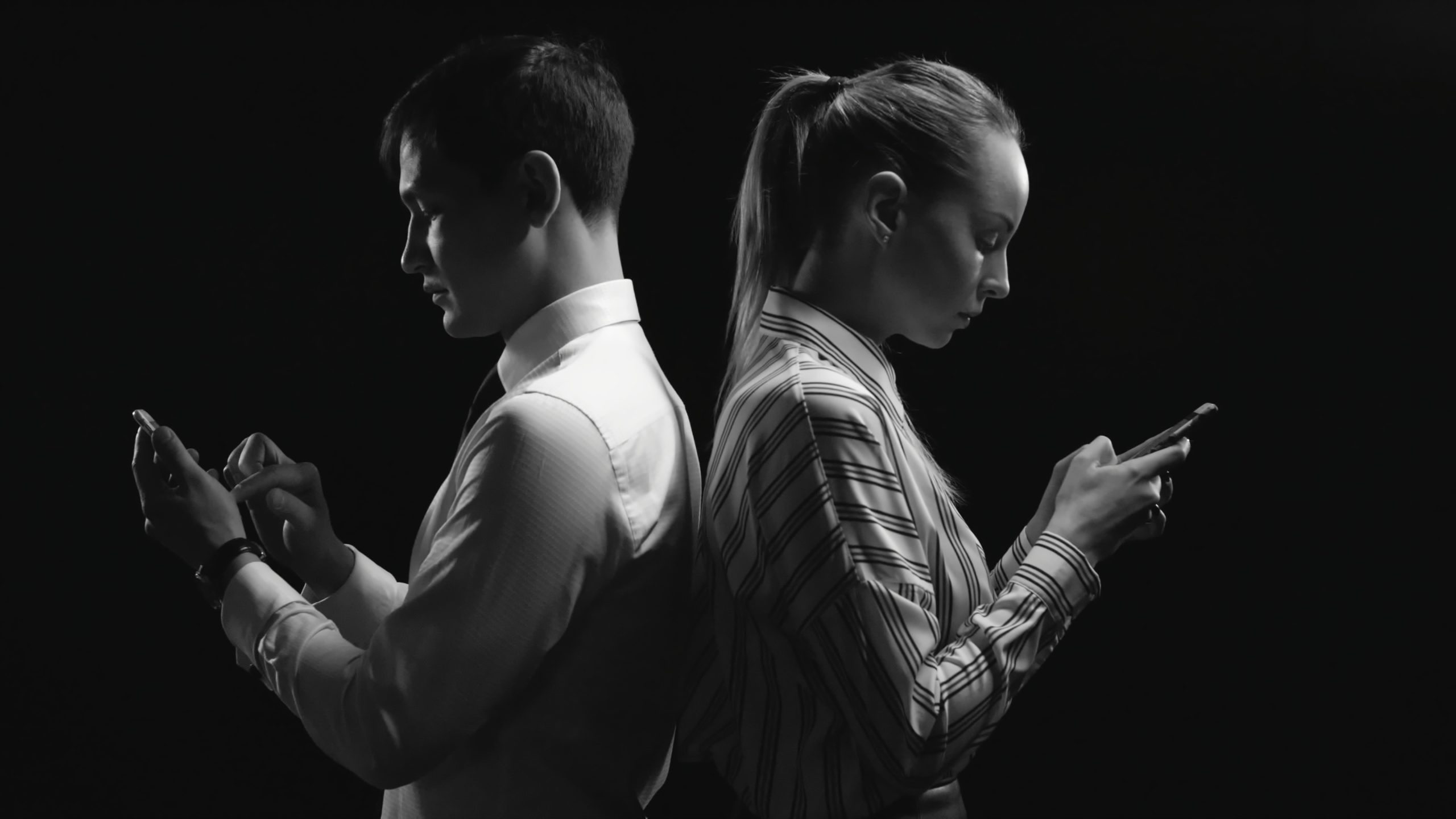 Τι παθαίνει ο εγκέφαλος όταν είσαι συνέχεια στο κινητό