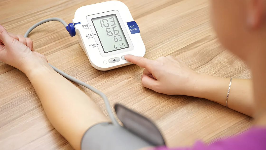 Τα σημάδια που δείχνουν ότι έχετε αυξημένη αρτηριακή πίεση – Τι να προσέχουν οι γυναίκες