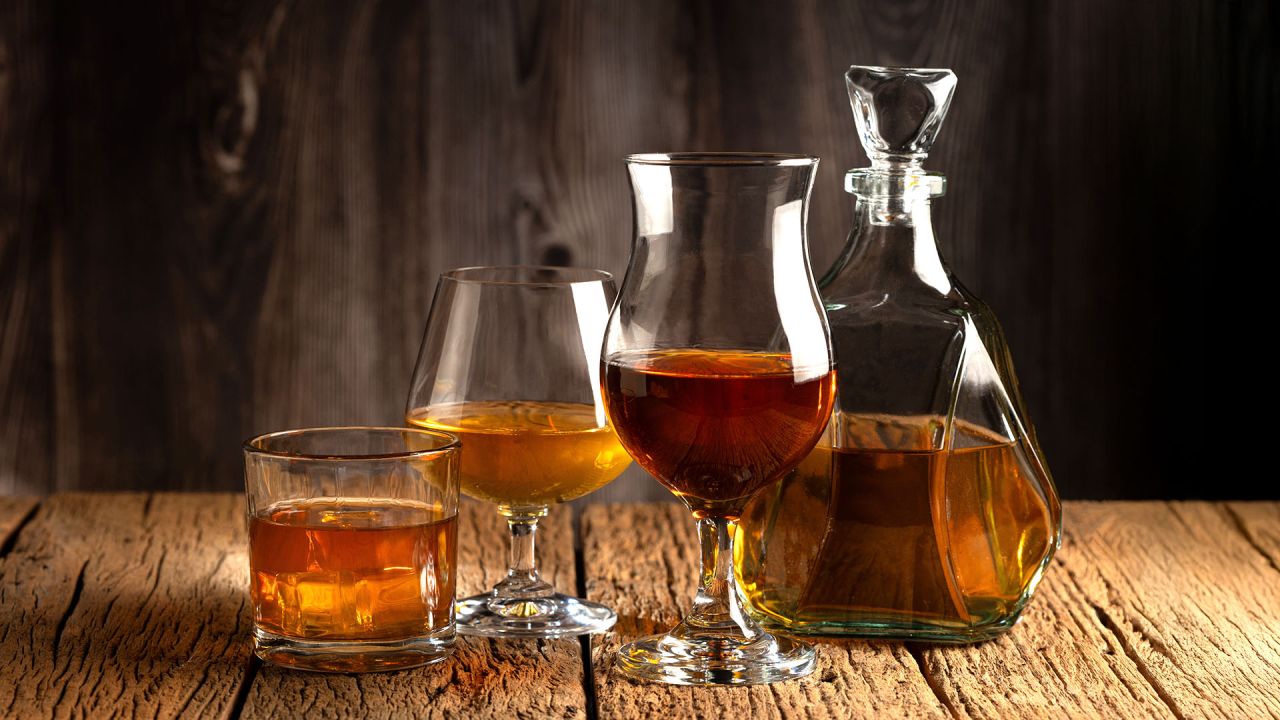 Καλύτερα να αποφεύγονται: Τα δυο ποτά που προκαλούν ιδιαίτερα επώδυνο και παρατεταμένο hangover