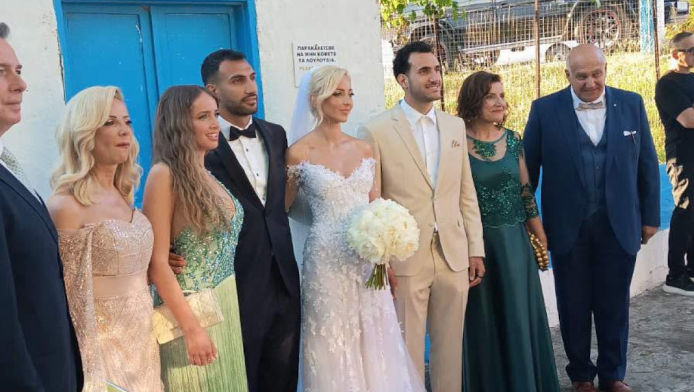 Ο Βαγγέλης Παυλίδης ενώθηκε με τα «δεσμά» του γάμου με την εντυπωσιακή Μαριάννα Σολκίδου στη Χαλκιδική (βίντεο)